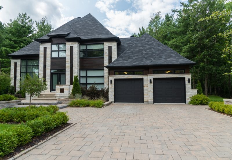 House, Residential Building, Model Home, Garage, Front YardHouse, Residential Building, Model Home, Garage, Front Yard, villa